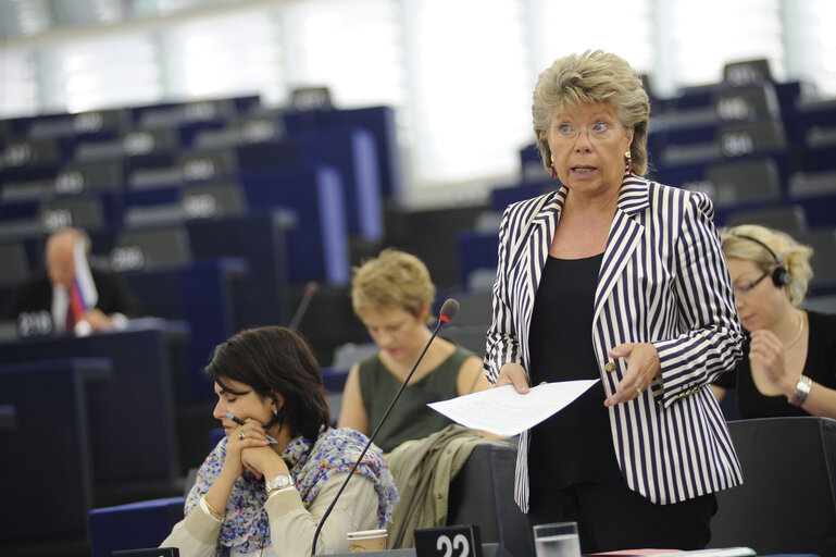 Fotografija 2: MEPs during Plenary Session in Strasbourg - Week 37