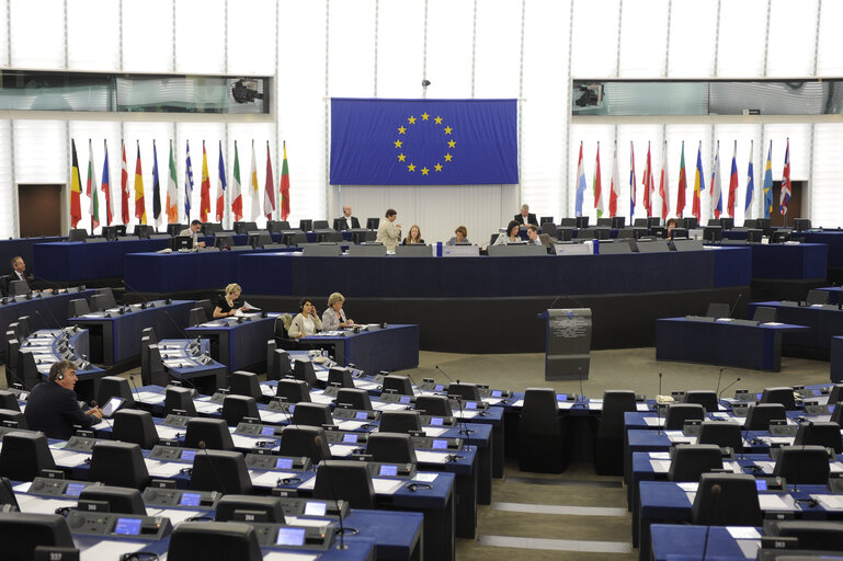 Fotografija 6: MEPs during Plenary Session in Strasbourg - Week 37