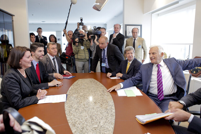 Fotografija 14: EP President  meets with the President of Kosovo