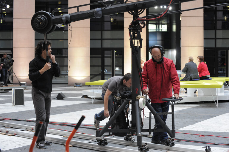 TV 5 tv set in the LOW courtyard