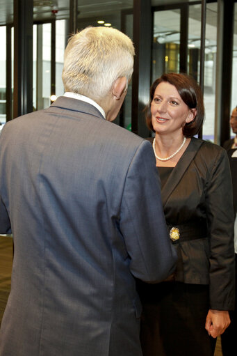 Zdjęcie 7: Jerzy BUZEK, EP President, welcomes President of Kosovo Atifete JAHJAGA