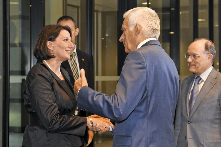 Zdjęcie 2: Jerzy BUZEK, EP President, welcomes President of Kosovo Atifete JAHJAGA