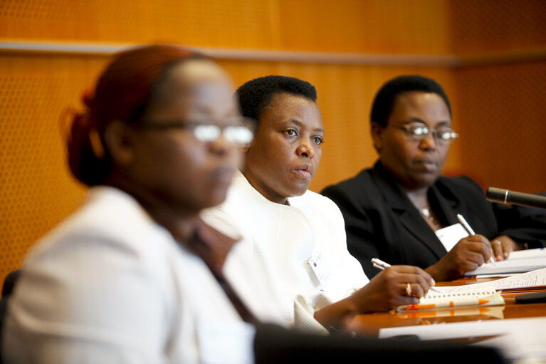 Photo 13 : Study visit of female MPs from Burundi to the European Parliament