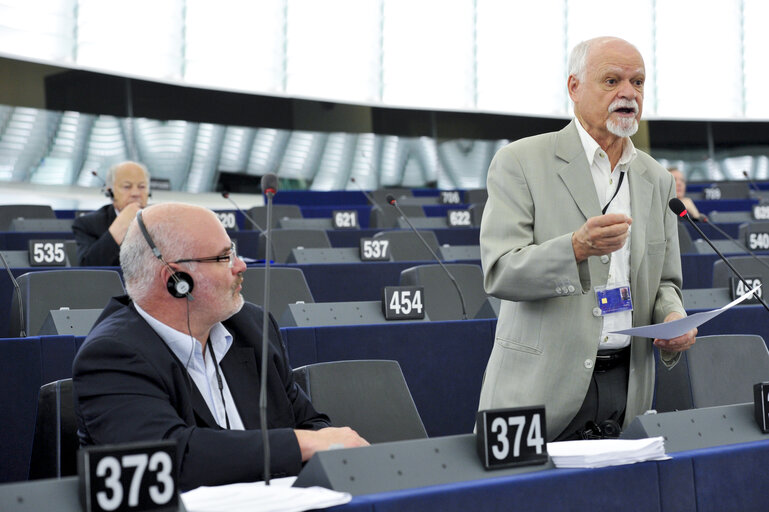 Valokuva 7: Hemicycle during the Plenary Session in Strasbourg - Week 27 - Scheme for food distribution to the most deprived persons in the Union