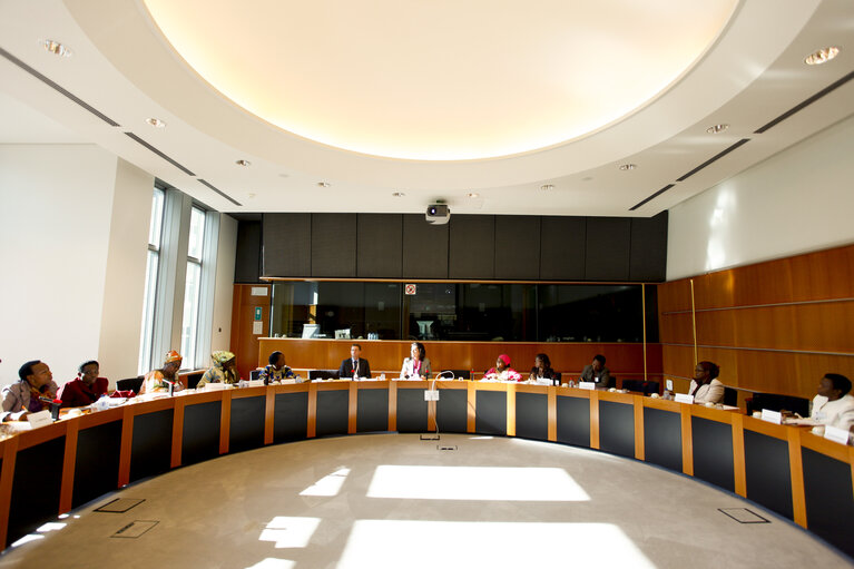 Foto 14: Study visit of female MPs from Burundi to the European Parliament