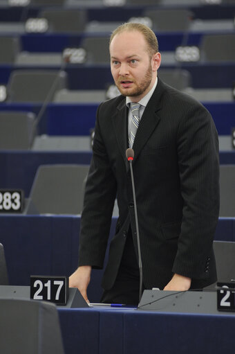 Fotografija 6: MEPs during Plenary Session in Strasbourg - Week 37