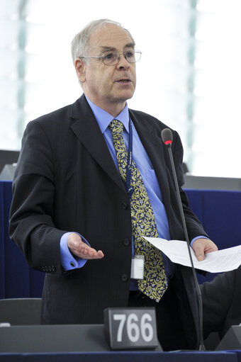 Valokuva 38: Hemicycle during the Plenary Session in Strasbourg - Week 27 - Modification of the Act concerning the election of the Members of the European Parliament