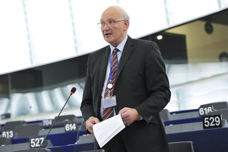 Valokuva 24: Hemicycle during the Plenary Session in Strasbourg - Week 27 - Modification of the Act concerning the election of the Members of the European Parliament