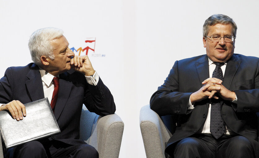 Photo 6: European Parliament President Jerzy Buzek /L/ and President of the Republic of Poland take part in the opening of the European Congress of Culture in Wroclaw