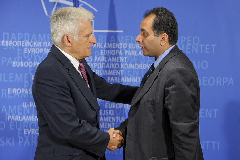 Zdjęcie 2: Jerzy BUZEK, EP President, meets with a MEP