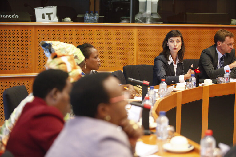 Φωτογραφία 3: Study visit of female MPs from Burundi to the European Parliament