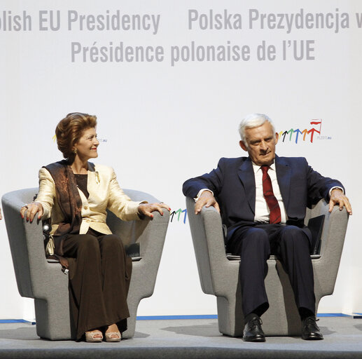 Photo 3: European Commission, Commissioner for Education, Culture, Multilingualism, Sport, Media and Youth Androula Vassiliou /L/ and European Parliament President Jerzy Buzek /R/ take part in the opening of the European Congress of Culture in Wroclaw