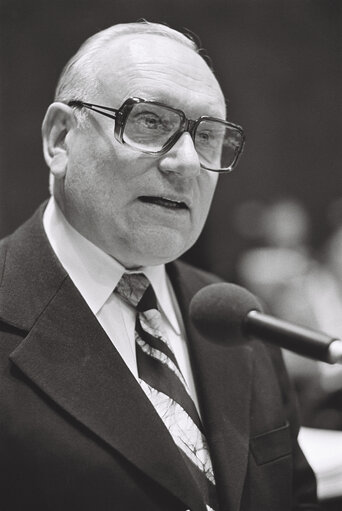 Nuotrauka 2: Gerhard FLAMIG during a session in Luxembourg in February 1977