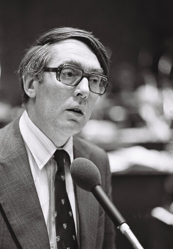 Fotografija 7: William Mark HUGHES during a session in Luxembourg in February 1977