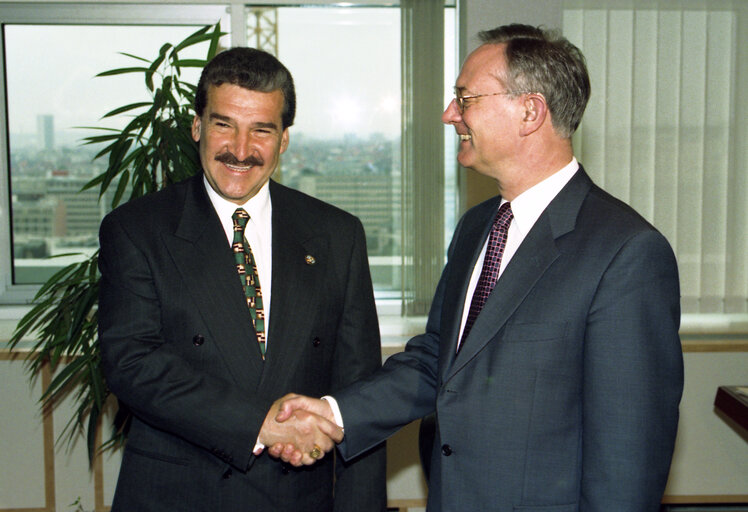 Foto 4: Visit of the President of Guatemala to the EP.