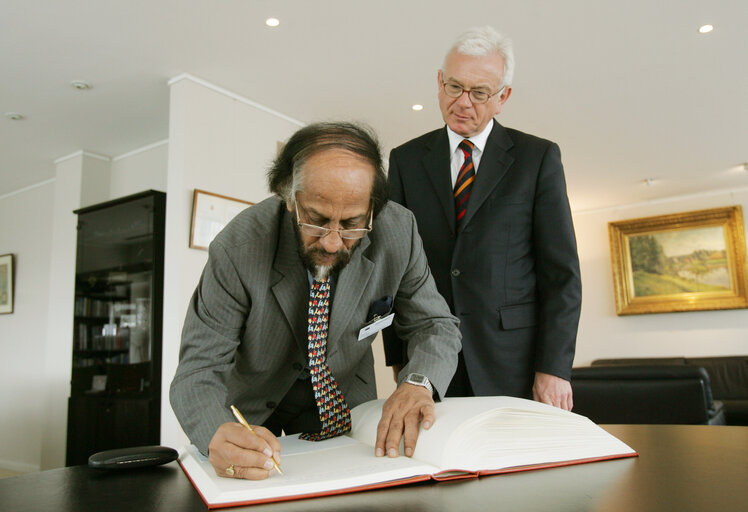 Nuotrauka 4: EP President meets with the 2007 Nobel Peace Prize winner and Chair of the Intergovernmental Panel on Climate Change.