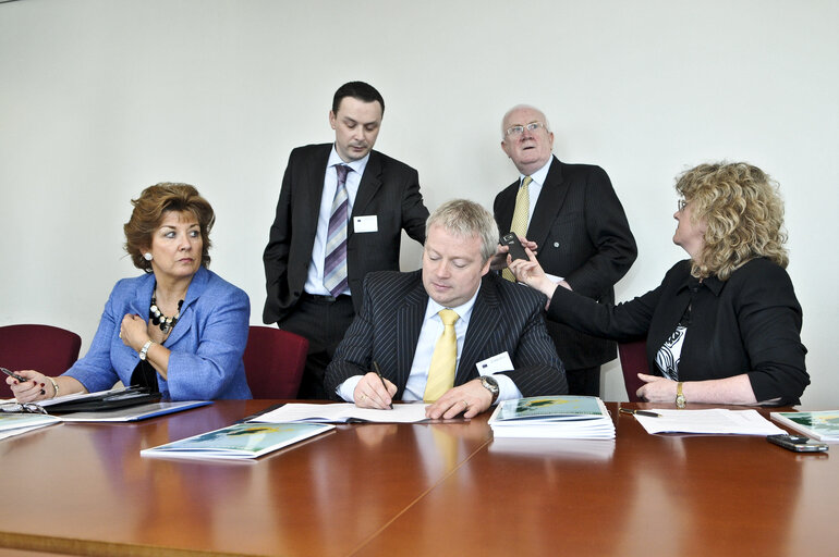 Photo 27 : Meeting with the Irish Minister Sean CONNICK and Pat the Cope GALLAGHER