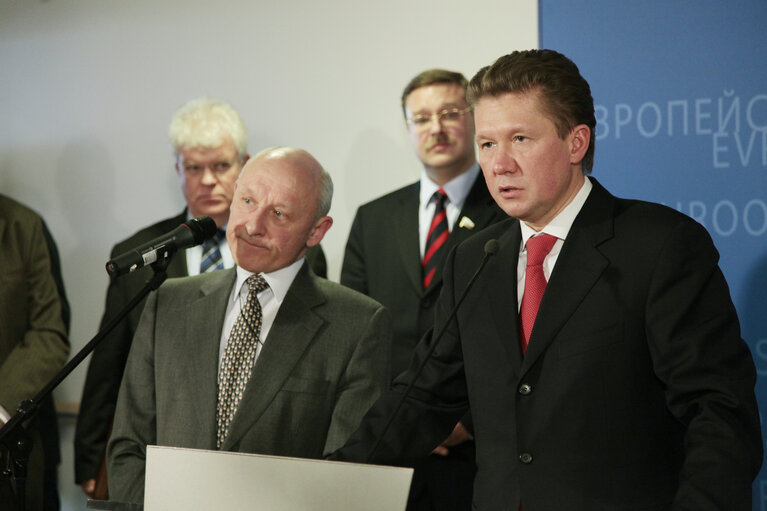 Valokuva 16: Press conference with EP President and the head of Gazprom.