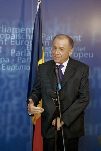 Снимка 3: Visit of the President of Rumania to the EP