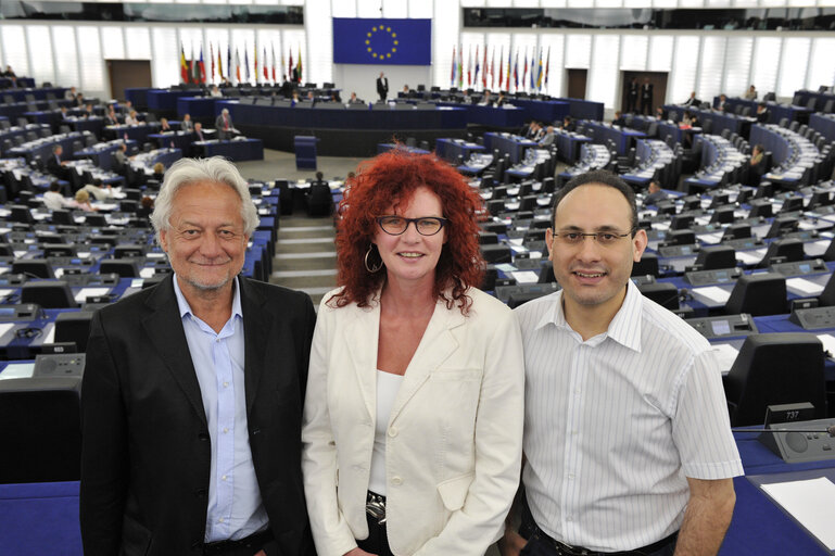 Billede 4: Wolfgang Kreissl-Dörfler, Kerstin Westphal and Ismail Ertug pose in the hemicycle