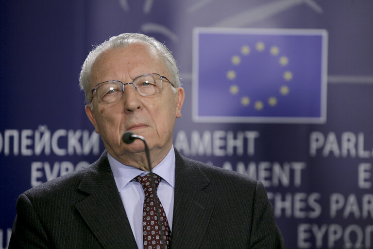 press conference Buzek Delors