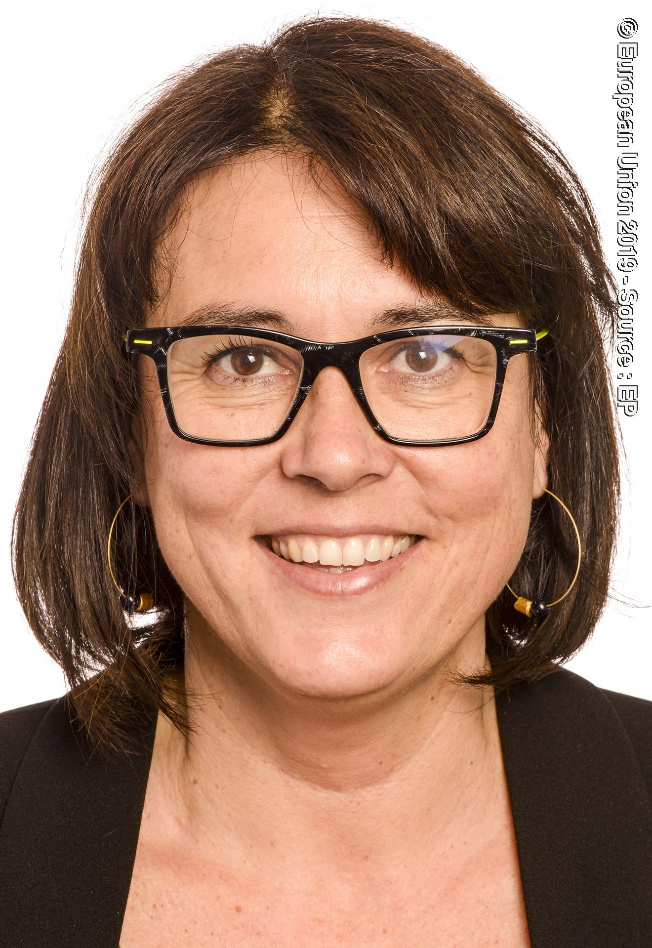 Foto 8: Diana RIBA I GINER official portrait - 9th Parliamentary term