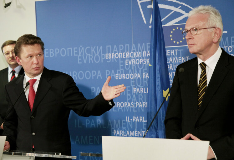 Valokuva 12: Press conference with EP President and the head of Gazprom.