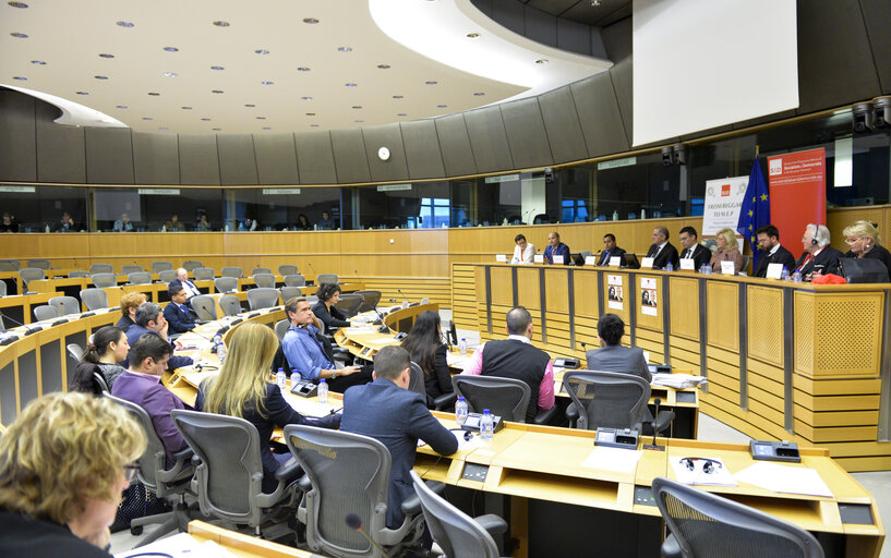 Photo 23 : Meeting:  From Beggar to MEP a Roma Integration Story