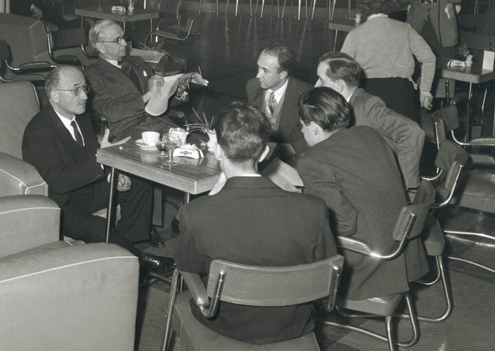 Jean Monnet talks to journalists in 1953