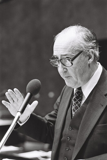 Fotografija 18: Ernst MULLER -HERMANN during a session in Luxembourg in February 1977