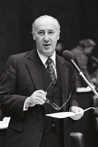 Foto 19: Ernst MULLER -HERMANN during a session in Luxembourg in February 1977