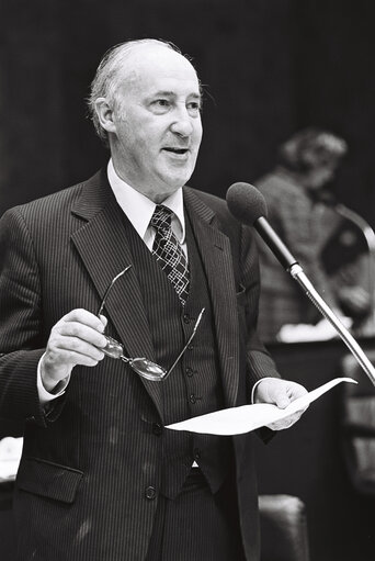 Fotografija 20: Ernst MULLER -HERMANN during a session in Luxembourg in February 1977