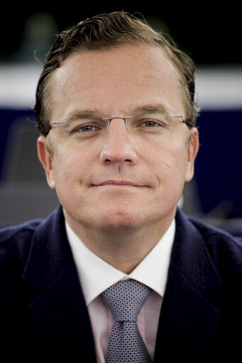 Fotografie 3: Georg MAYER and MEPs in Plenary Chamber in Strasbourg