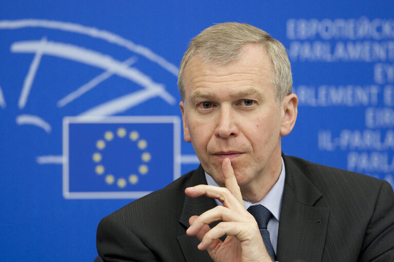 Fotografie 8: President of the European Council Yves Leterme during press conference at the european parliement in Strasbourg the 7/07/2010