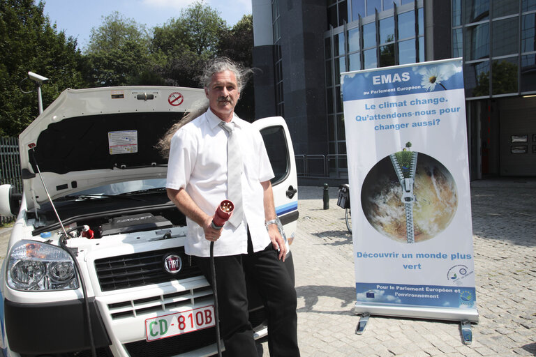 Suriet 3: Véhicule électrique   Electric car Transport, Chauffeur, Pollution, Énergie / energy, SERVICE PE, 2009, Parlement européen à Bruxelles, Transport routier / road transport, nature, environnement / environment 01-07-2009