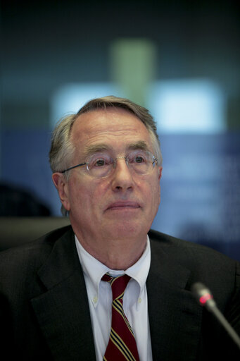 Special Committee on the financial Ecoomic and Social (CRIS)