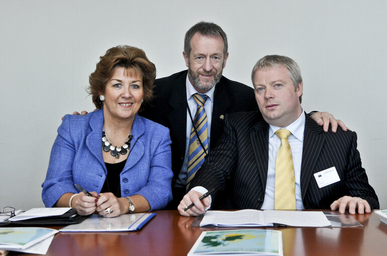 Photo 18 : Meeting with the Irish Minister Sean CONNICK and Pat the Cope GALLAGHER