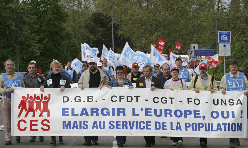 Valokuva 4: Demonstration by Belgian and French Trade Unions.