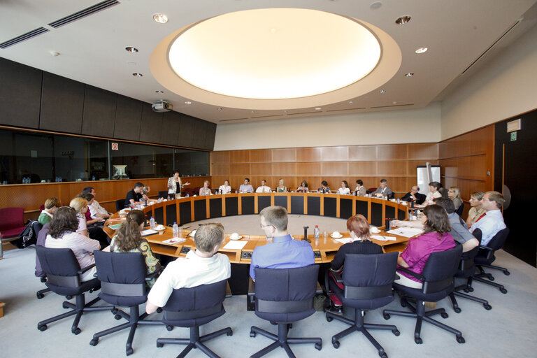 Fotografia 10: MEP Elisabeth Jeggle receives German experts