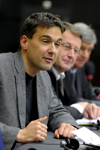 Valokuva 10: Paneuropean working group of the European People's Party.  Does Vladimir PUTIN have a master plan ?