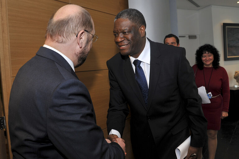 Foto 6: Martin SCHULZ - EP President meets with Denis MUKWEGE, Sakharov Prize 2014 Laureate