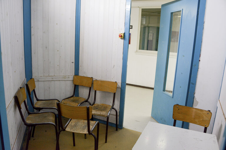 Fotogrāfija 24: Strasbourg detention centre.  Visiting room.