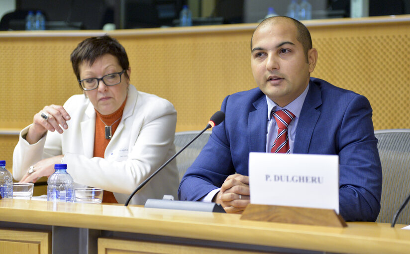 Photo 27 : Meeting:  From Beggar to MEP a Roma Integration Story