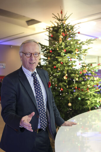 Fotografija 6: MEP Gunnar HOKMARK next to the EP Christmas Tree