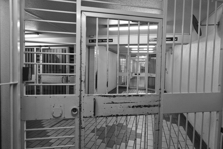 Valokuva 21: Strasbourg detention centre.  Jailhouse corridors.