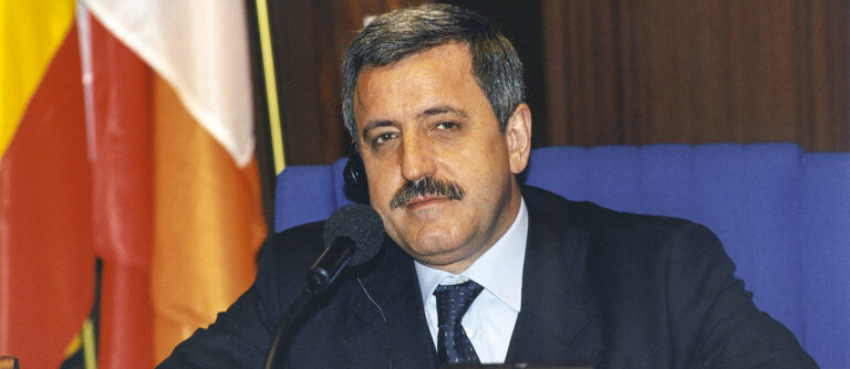 Photo 1 : Guido Podesta in the hemicycle of the European Parliament in Strasbourg in March 1999