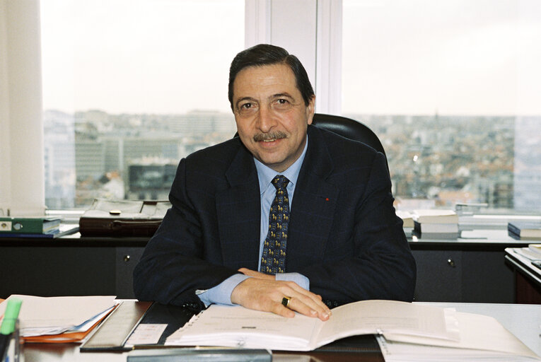 Fotogrāfija 2: MEP Claude DESAMA at the European Parliament