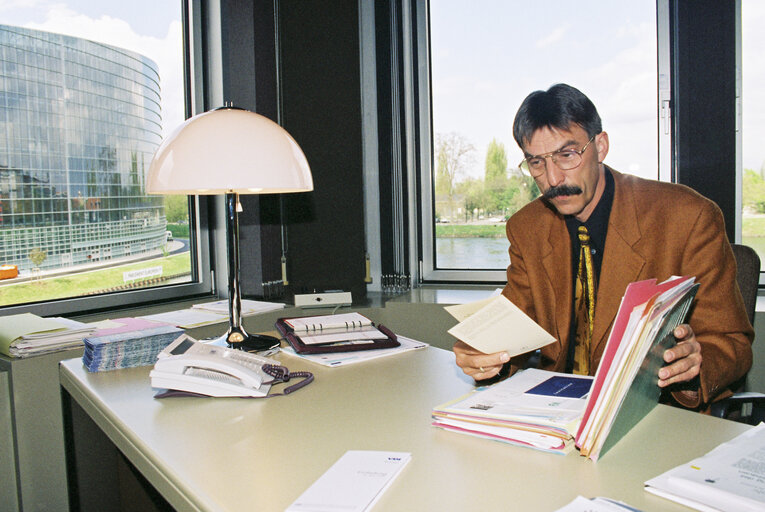 Valokuva 7: Portrait of MEP Norbert GLANTE in Strasbourg