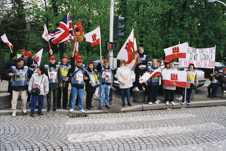 Fotografi 16: Demonstration outside the EP in Strasbourg for the recognition of the Gibraltar status