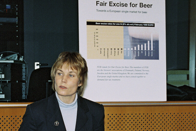 Zdjęcie 10: The MEP Gunilla CARLSSON during a meeting on Fair Excise for beer in Brussels in October 1999.